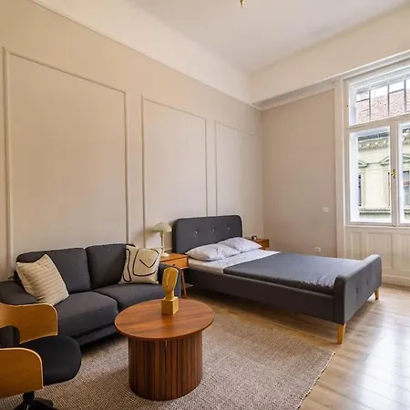 Modern 3 Bedrooms Apartment Budapest