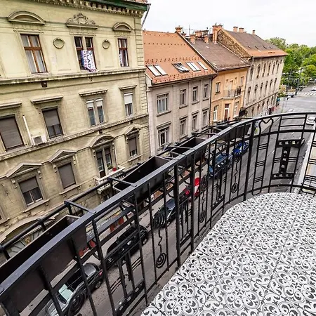 Apartman Modern 3 Bedrooms *